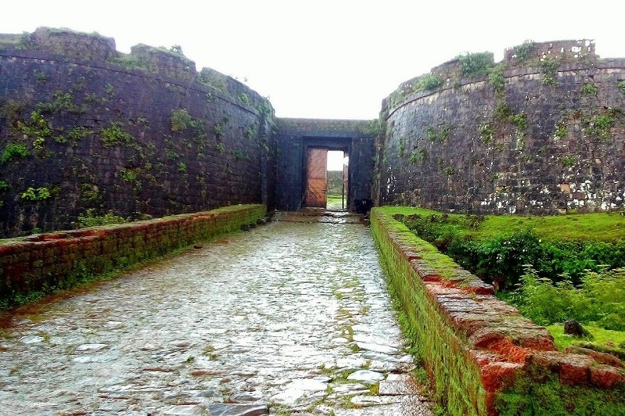 Nagara Fort in Shivamogga, an ancient historical fort known for its architectural ruins, scenic surroundings, and rich cultural heritage.